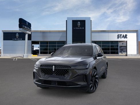 New 2025 Lincoln Nautilus Reserve w/ Jet Appearance Package AWD/4WD image 2
