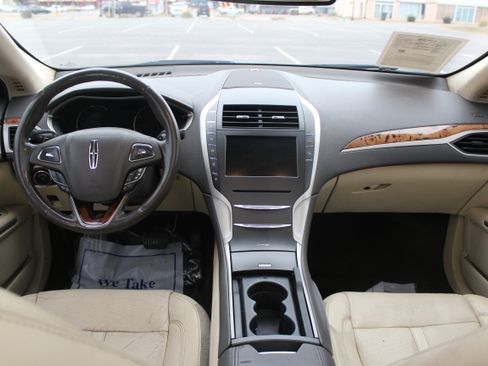 Used 2013 Lincoln MKZ Base image 21