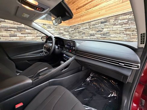 Used 2023 Hyundai Elantra SEL image 13