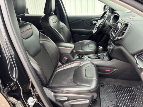 Used 2020 Jeep Cherokee Trailhawk w/ Cold Weather Group image 36