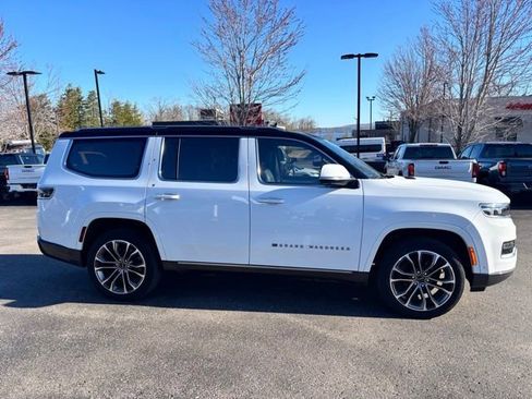 Used 2022 Jeep Grand Wagoneer Series III w/ Rear Seat Video Group 1 AWD/4WD image 5