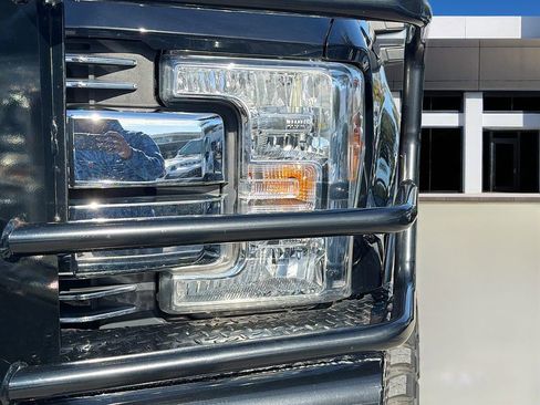 Used 2018 Ford F250 Lariat w/ Chrome Package image 9