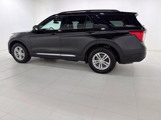 Used 2021 Ford Explorer XLT w/ Equipment Group 202A AWD/4WD image 2