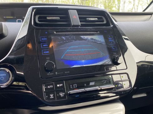 Used 2018 Toyota Prius Three Touring w/ Appearance Package FWD image 32