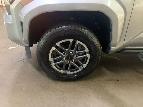 Used 2024 Toyota Tacoma TRD Sport w/ TRD Sport Upgrade Package AWD/4WD image 32