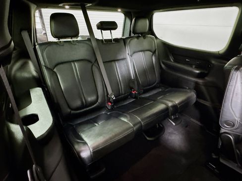 Used 2022 Jeep Wagoneer Series III w/ Premium Group I image 27