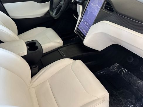 Used 2018 Tesla Model X 75D AWD/4WD image 17