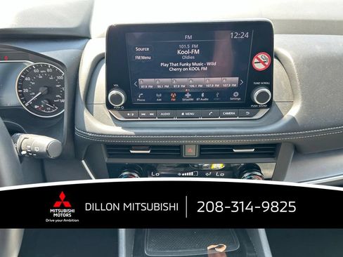 Used 2025 Nissan Rogue SV AWD/4WD image 3