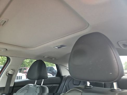 Used 2022 Hyundai Elantra Limited FWD image 16