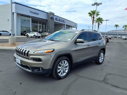 Used 2017 Jeep Cherokee Limited FWD image 8