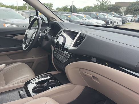 Used 2017 Honda Pilot Elite image 15