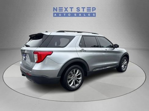 Used 2022 Ford Explorer XLT w/ Equipment Group 202A AWD/4WD image 8