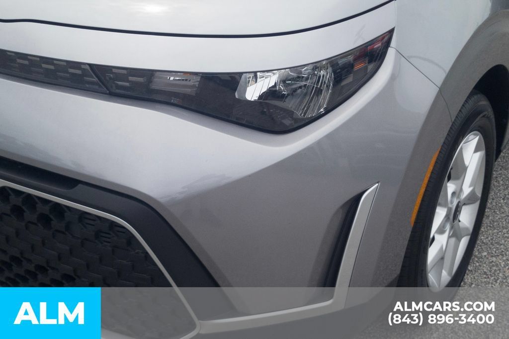 Used 2025 Kia Soul LX FWD image 11