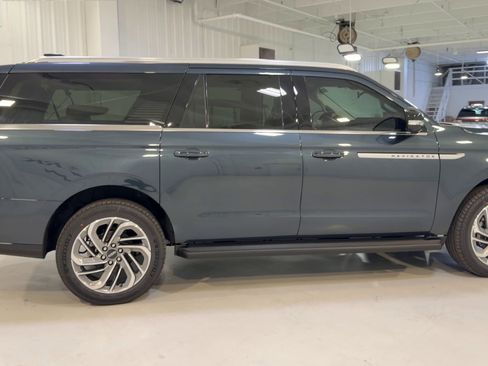 New 2026 Lincoln Navigator L Premier image 2