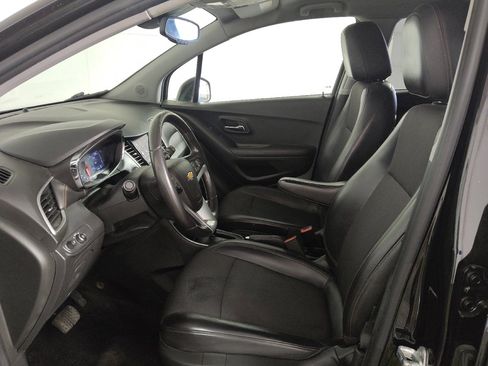 Used 2020 Chevrolet Trax LT w/ LT Convenience Package FWD image 17
