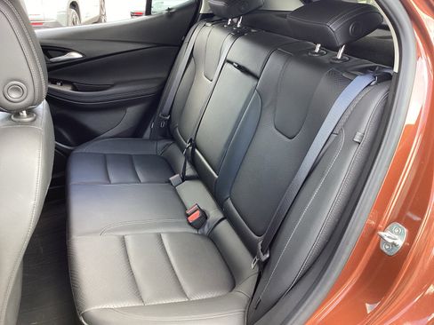 Used 2020 Buick Encore GX Essence image 36