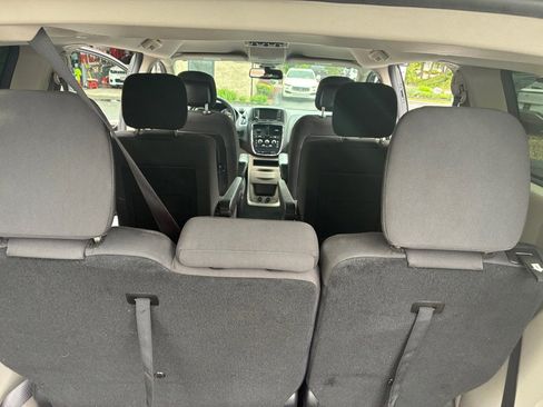 Used 2019 Dodge Grand Caravan SE FWD image 13