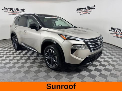 Used 2025 Nissan Rogue Platinum w/ Tech Package image 6