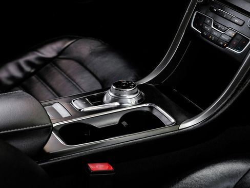 Used 2018 Ford Fusion SE w/ Fusion SE Technology Package FWD image 31