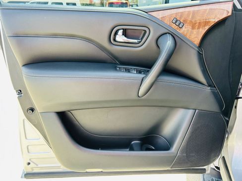 Used 2019 INFINITI QX80 Luxe AWD/4WD image 12