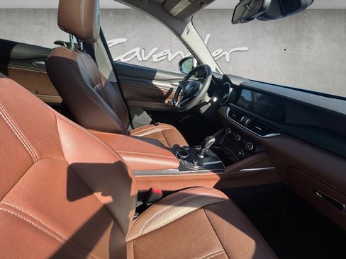 Used 2019 Alfa Romeo Stelvio image 25