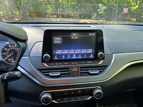 Used 2024 Nissan Altima 2.5 SR FWD image 18