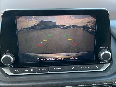 Used 2023 Nissan Rogue SV image 14