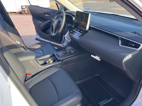Certified 2026 Toyota Corolla Cross XLE w/ Convenience Package image 18