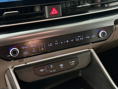 Used 2026 Kia Carnival FWD image 24