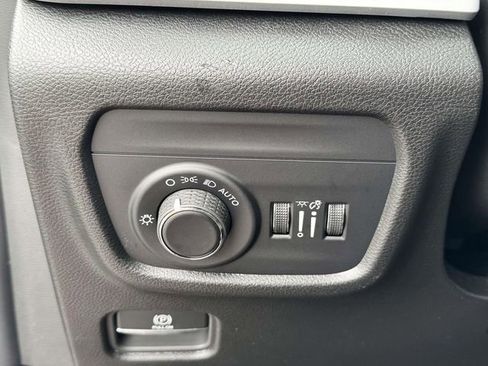 New 2025 Jeep Grand Cherokee Altitude image 8