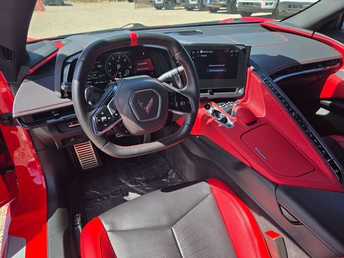 Used 2025 Chevrolet Corvette Stingray Preferred Cpe w/ Z51 Performance Package RWD image 13
