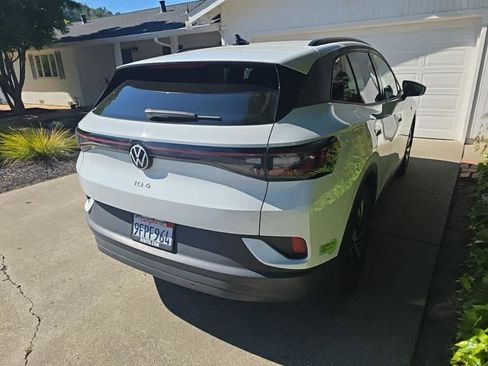 Used 2023 Volkswagen ID.4 Pro image 4