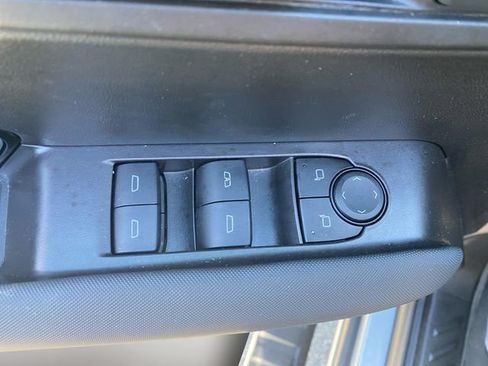 Used 2025 Chevrolet Colorado Z71 w/ Technology Package AWD/4WD image 17