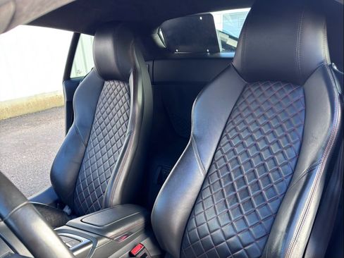 Used 2017 Audi R8 V10 w/ Carbon Exterior Package image 7