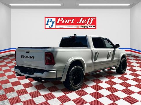 Used 2025 RAM 1500 Big Horn AWD/4WD image 4
