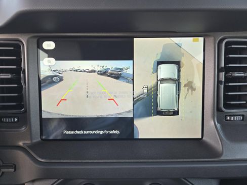 New 2025 Ford Bronco Badlands image 8