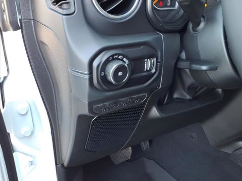 New 2026 Jeep Wrangler Unlimited Sahara AWD/4WD image 16