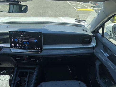 Used 2026 Volkswagen Tiguan SE w/ Panoramic Sunroof Package FWD image 11