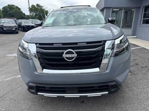 Used 2023 Nissan Pathfinder Platinum w/ Cargo Package AWD/4WD image 2