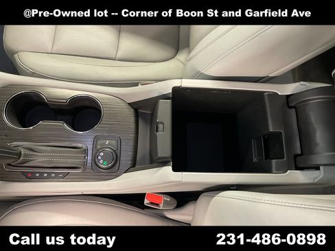 Used 2019 GMC Acadia SLT AWD/4WD image 25