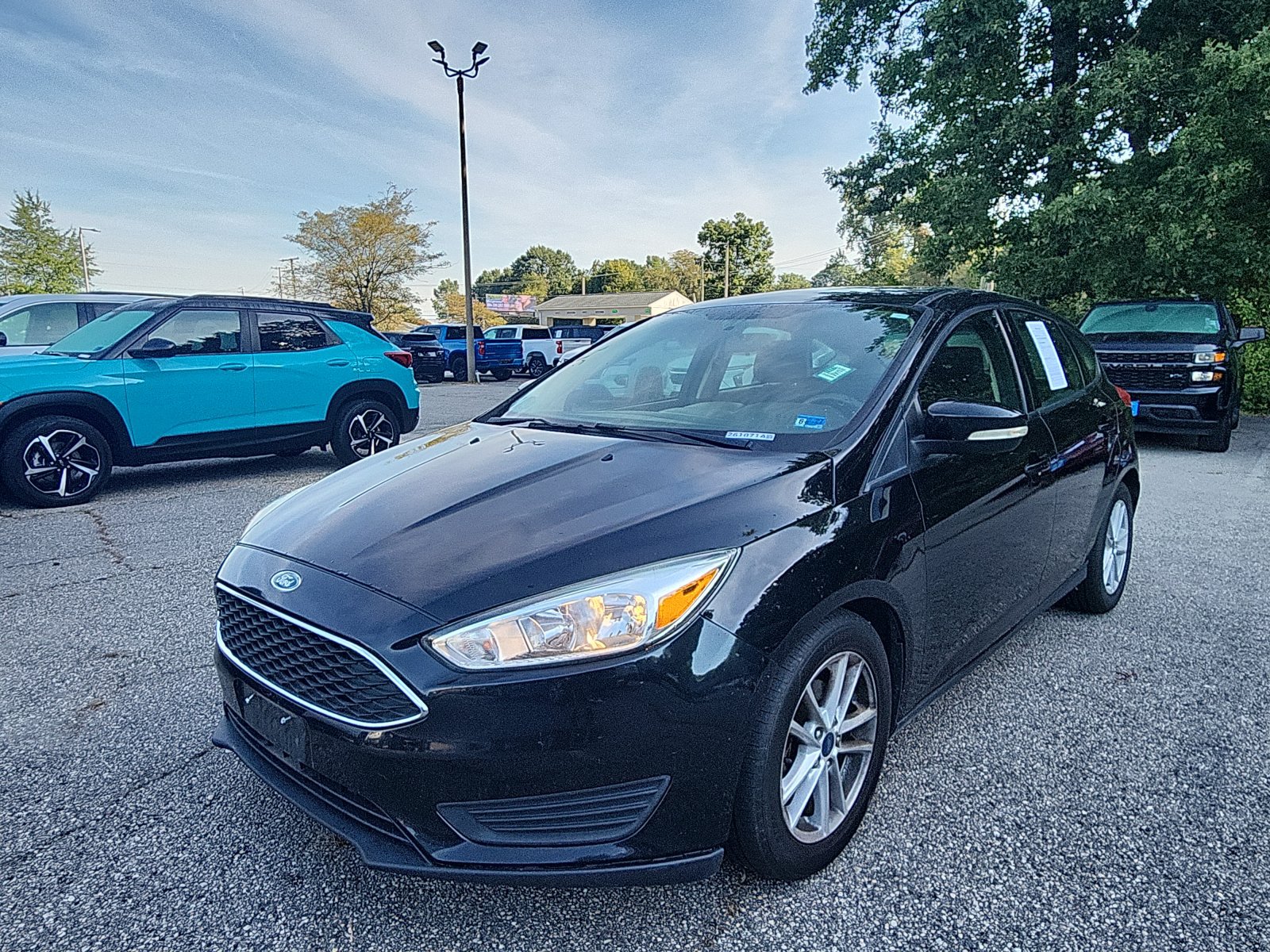 Used 2018 Ford Focus SE w/ Cold Weather Package FWD image 1