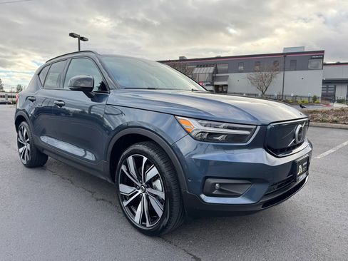 Used 2022 Volvo XC40 P8 Recharge Ultimate image 2