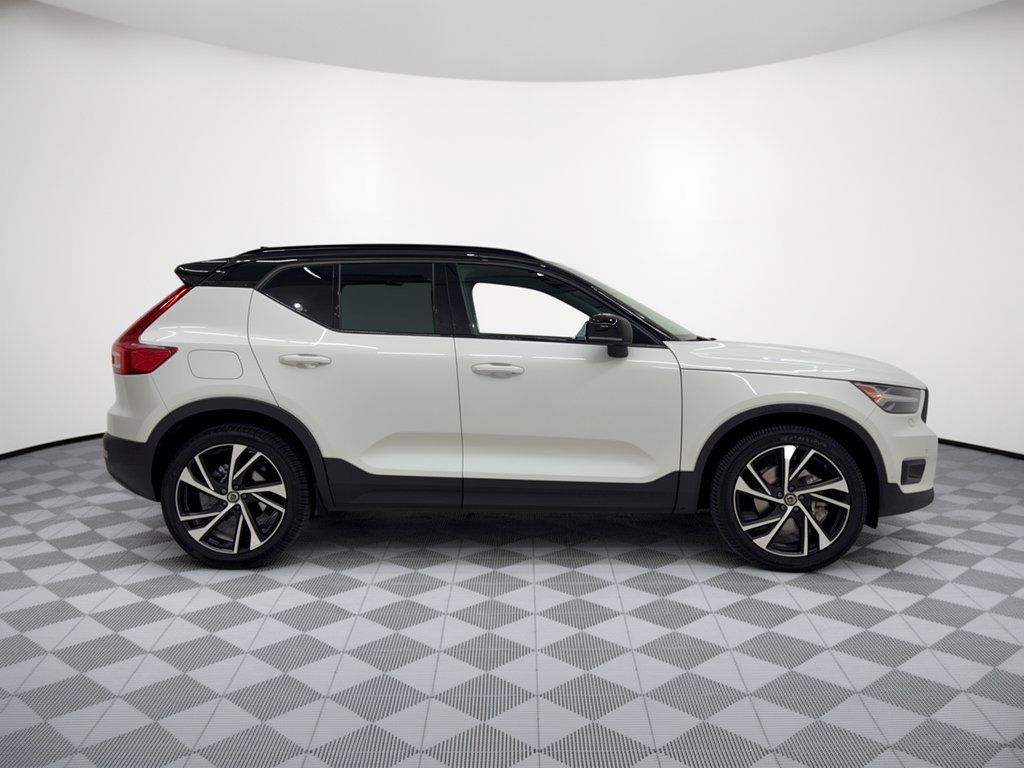Used 2020 Volvo XC40 T5 R-Design w/ Protection Package Premier AWD/4WD image 8