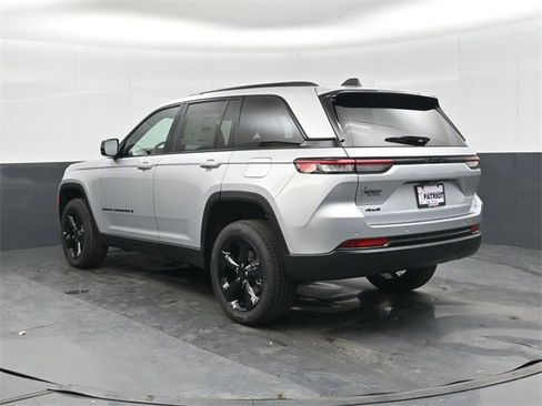 New 2025 Jeep Grand Cherokee Altitude image 6