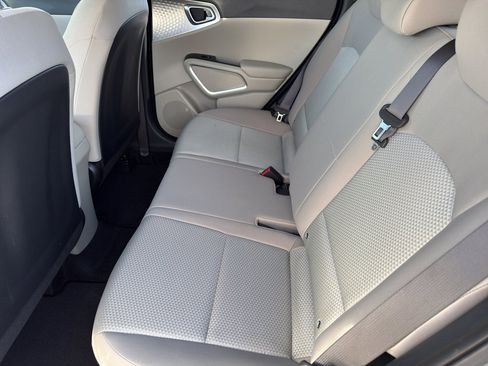 Used 2022 Kia Soul LX image 22