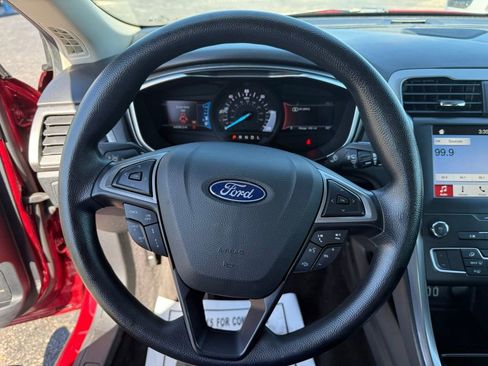 Used 2019 Ford Fusion SE FWD image 11