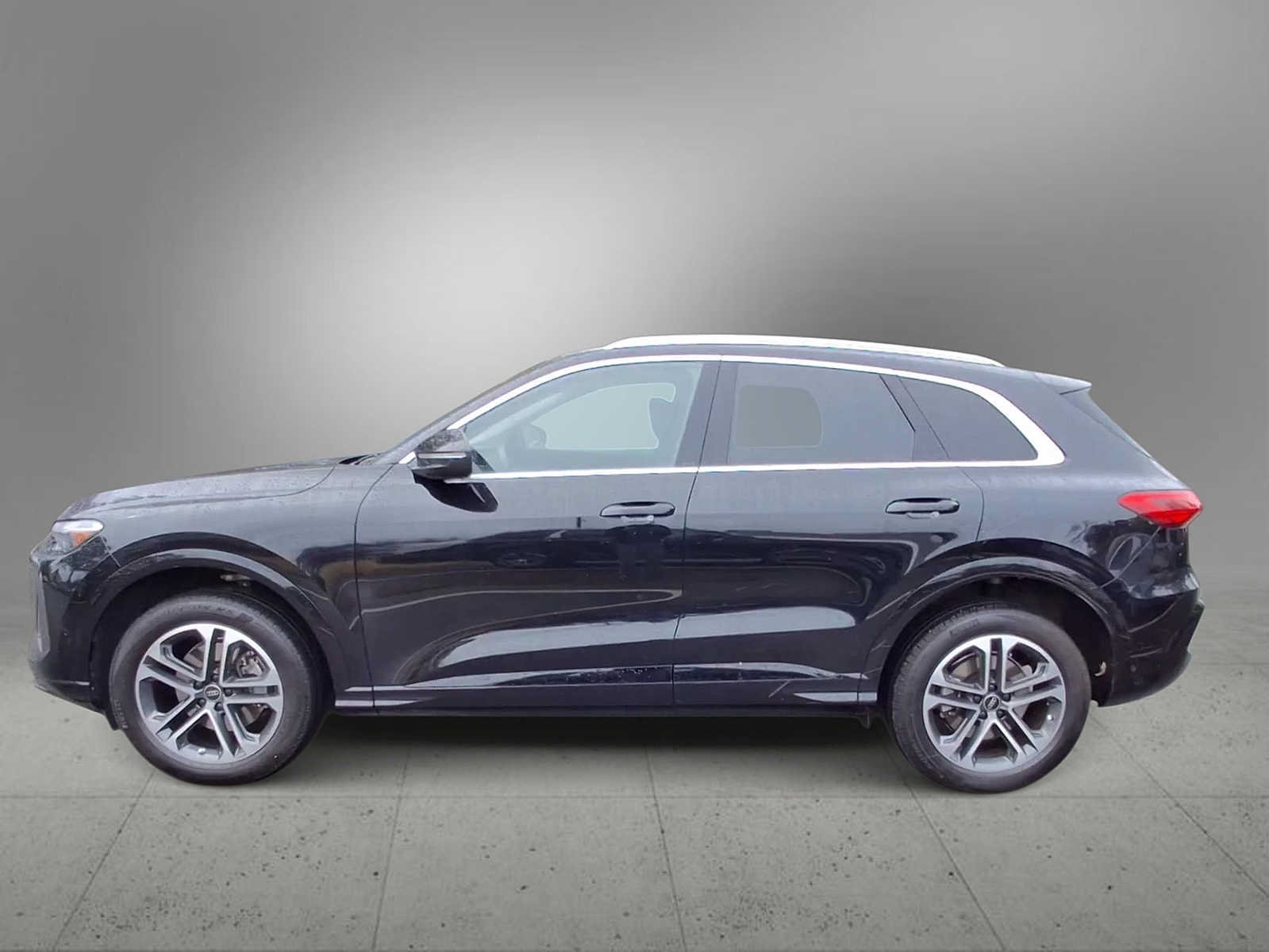 Certified 2025 Audi Q5 Premium w/ Convenience Package AWD/4WD image 5