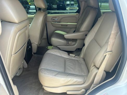 Used 2011 Cadillac Escalade Premium RWD image 44