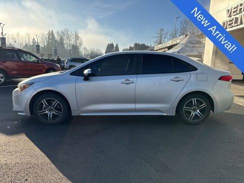 Used 2022 Toyota Corolla LE image 4