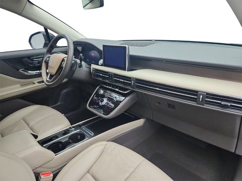 Used 2022 Lincoln Corsair Reserve w/ Sport Package image 25